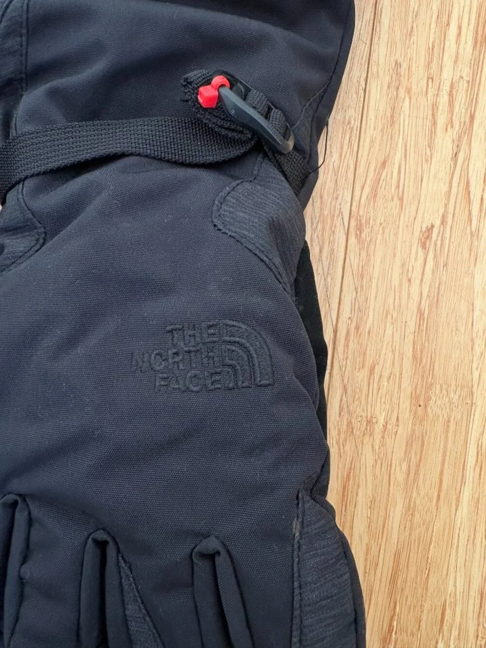 Women's North Face Insulated Waterproof Hyvent Ski Gloves in Black size XSmall